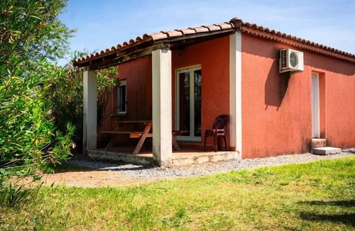 Grospierres Villa | Gîte - 50m² - 2 bedrooms with garden sleeps 8