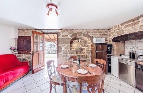 Queyssac-les-Vignes House | Gite de la chapelle by Interhome