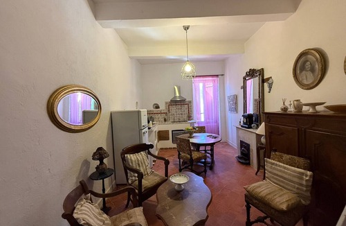 Violes Cottage | Gite in the Prince de Provence Vineyards - At Mas Des Armouriers, with Pool