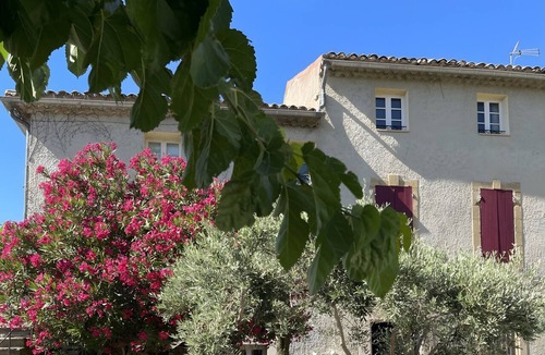 Violes House | Gite in the Vines Abtrus