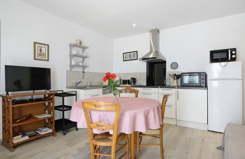 Regades House | Gite L'aventura: Privileged Setting with Mountain Views