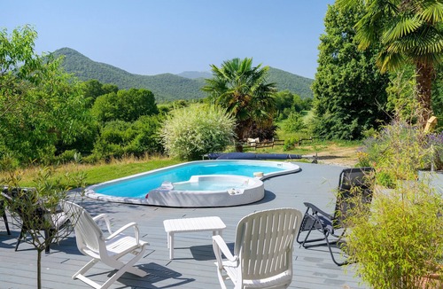 Regades House | Gite L'aventura: Privileged Setting with Mountain Views
