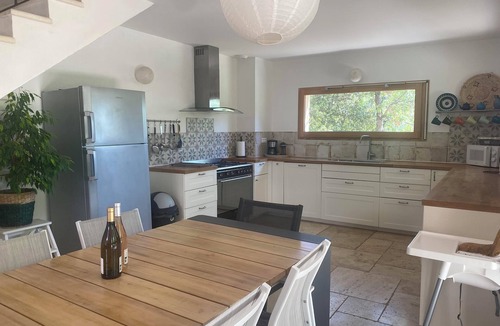 Saint-Saturnin-les-Apt House | Gîte "La Source" surrounded by nature and offering beautiful living spaces