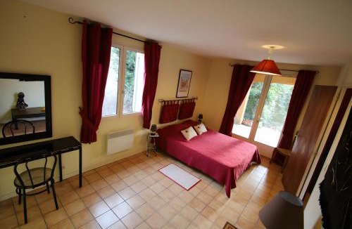 Ruoms House | Gite La Roseraie