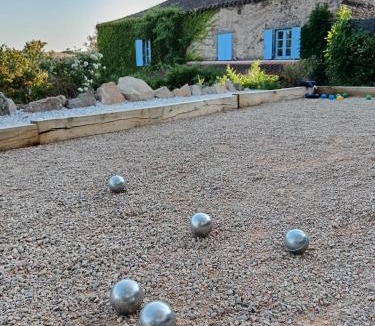 Le Segur House | Gite Les Volets Bleus du Segur