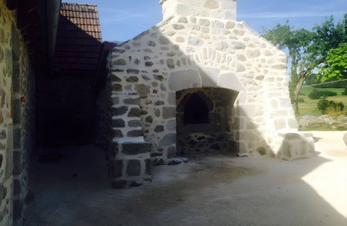 Saint-Gerons House | Gite with Lake Access, Enclosed Garden & View – Cantal, Near Saint-Etienne-Cantales
