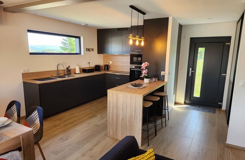 Seynod House | Gîte with private pool Annecy, France