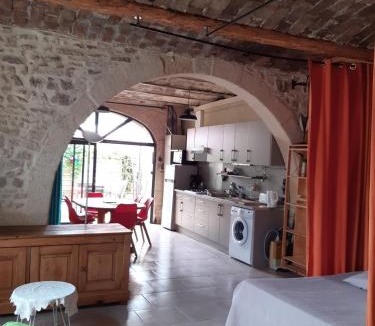 Saussines House | Gites du Mas Gibert à SAUSSINES entre Nimes Montpellier et la mer 3 etoiles