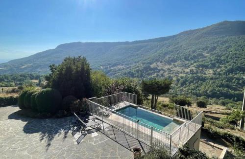 Rochessauve House | Gites en Ardèche avec Piscine et vue magnifique sur la vallée