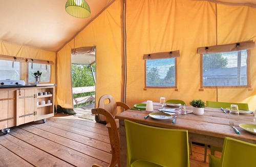 Jayac RV Rental | Glamping 'Safarilodge Standard 4 Pers' with Private Terrace & Wi-Fi