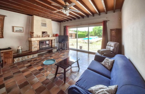 Civrac-en-Medoc House | Gorgeous Home In Civrac-En-Médoc With Wifi