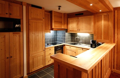 Mont-de-Lans Apartment | Grand Alpine Retreat for large group