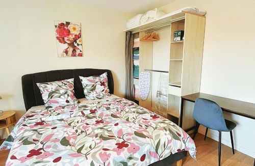 Lagny-sur-Marne Apartment | Grand appart 130m2 - 5 chambres et 3 salles de bain pour 13 pers - 15 min Disney - Parking gratuit