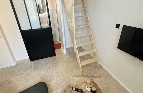 La Crau Apartment | Grand Studio Rénové Avec Chambre en Mezzanine
