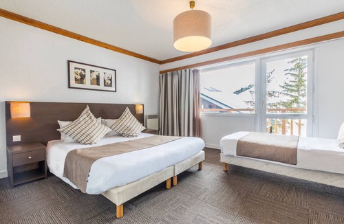 Meribel-Mottaret Hotel | Grande Chambre Ski Aux Pieds | Jacuzzi extérieur!