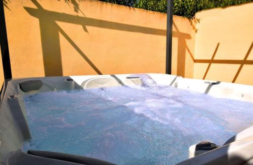 Sauzet House | Grande Maison Familiale Premium Super Calme - Piscine - Jacuzzi - Salle de Jeux - Idéalement Située - Gd Jardin Sans aucun vis à vis