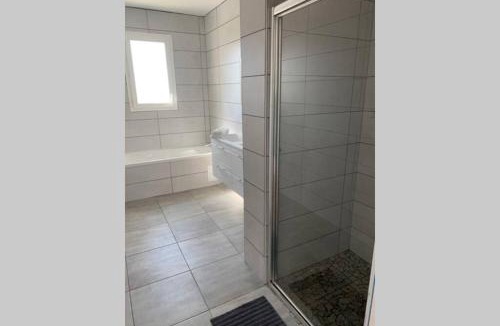 Saint-Loubes House | Grande maison neuve idéale pour 6 personnes