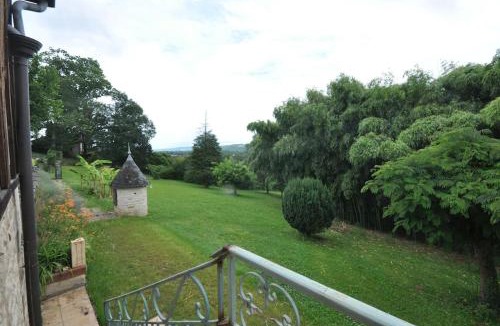 Cublac House | #Grande Villa à Cublac #Vue, Terrasses et Jardins