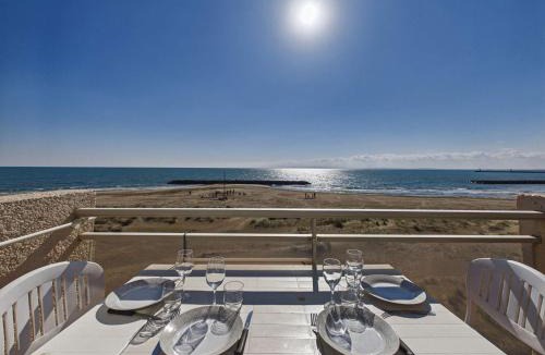 Le Grau-dʼAgde Apartment | Grau d'Agde : Studio cabine avec terrasse, parking privé, vue mer - FR-1-423-270