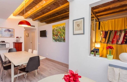el Camp d'en Grassot i Gracia Nova Apartment | Great apartment to experience all the charms of Barcelona while staying in a central location! It has 3 comfortable and cozy bedrooms each one with a small living room area.