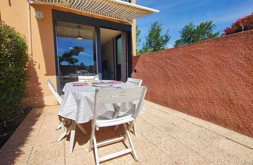 Les Arenes Apartment | Ground-floor studio apartment terrace, swimming and parking 4CORO77.