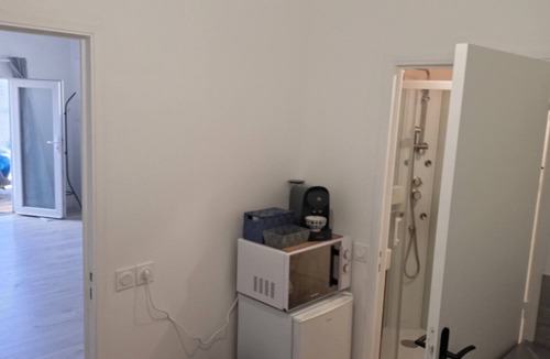 Bourg-les-Valence Apartment | Ground floor studio, private parking, 5 min from freeway and 200m from town center.