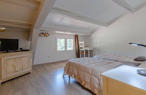 Saint-Fortunat-sur-Eyrieux Bed & Breakfast | Guest Room “Chambre Mansardée” with Shared Pool, Wi-Fi & Air Conditioning
