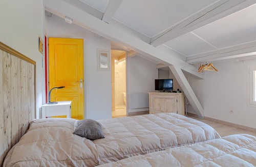 Saint-Fortunat-sur-Eyrieux Bed & Breakfast | Guest Room “Chambre Mansardée” with Shared Pool, Wi-Fi & Air Conditioning