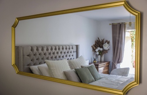 Saint-Christoly-Medoc Bed & Breakfast | Guest Room L’Olivier – Comfort & Privacy at Patio du Port