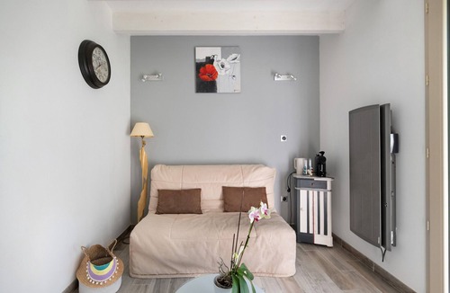 Villaudric Bed & Breakfast | Guest Room – At the Pigeonnier of Villa Lamoure