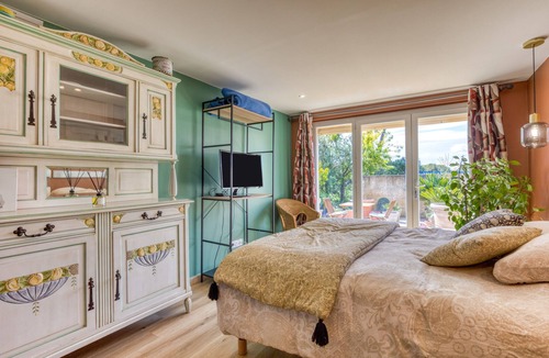 Saint-Just Bed & Breakfast | Guest Room 'Aux Amelierets' with Shared Pool, Shared Terrace and Wi-Fi