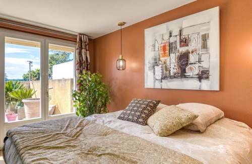 Saint-Just Bed & Breakfast | Guest Room 'Aux Amelierets' with Shared Pool, Shared Terrace and Wi-Fi