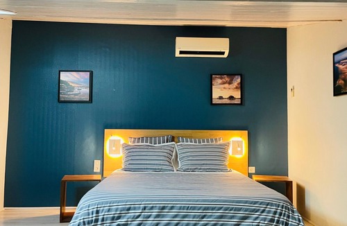 Mios Bed & Breakfast | Guest Room 'Chambre du haut' with Shared Pool, Wi-Fi, and Air Conditioning