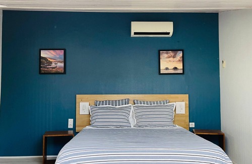Mios Bed & Breakfast | Guest Room 'Chambre du haut' with Shared Pool, Wi-Fi, and Air Conditioning