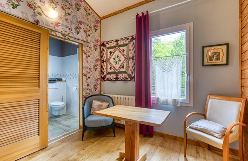 Soubes Bed & Breakfast | Guest Room “Chambre Madeleine” with Shared Pool, Terrace, and Wi-Fi