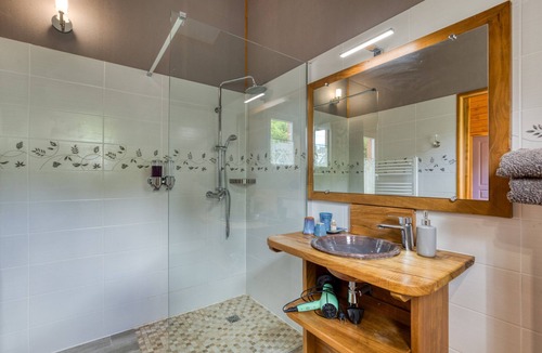 Soubes Bed & Breakfast | Guest Room “Chambre Madeleine” with Shared Pool, Terrace, and Wi-Fi