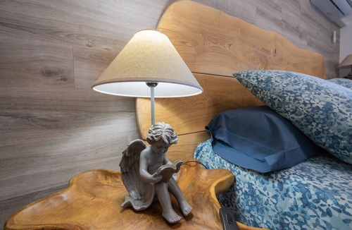Plantades Bed & Breakfast | Guest Room 'Chambre Michaël': Mountain View, Shared Garden, Air Conditioning
