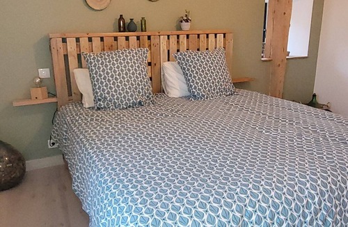 Soulages Bed & Breakfast | Guest Room “Chambre Planèze” with Private Terrace