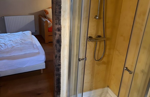 Anglars-Saint-Felix Bed & Breakfast | Guest Room “La Grange De La Bonaurie - Sienne” with Shared Terrace, Garden, and Wi-Fi