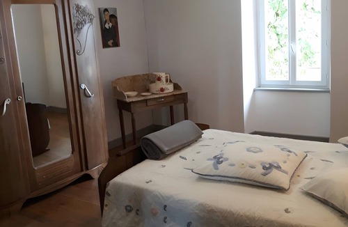 Valence-d'Albigeois Bed & Breakfast | Guest Room “La Ferme Du Marronnier” with Private Terrace, Shared Garden, and Wi-Fi