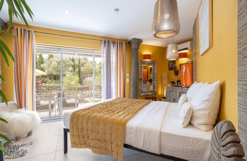 Saint-Nazaire Apartment | Guest Room "La Suite" with Shared Pool, Wi-Fi and Air Conditioning