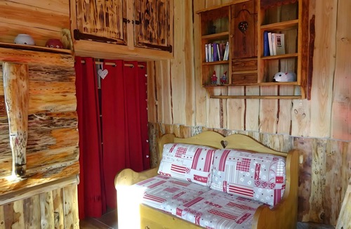 Lafarre Bed & Breakfast | Guest Room 'Le Ranch' with Mountain View, Shared Garden and Wi-Fi