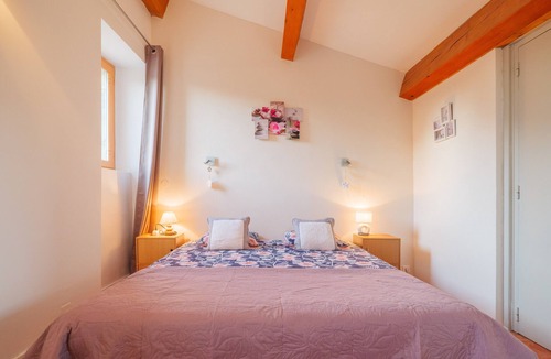 Laurac-en-Vivarais Bed & Breakfast | Guest Room “Nacrée” with Shared Terrace & Garden, Wi-Fi