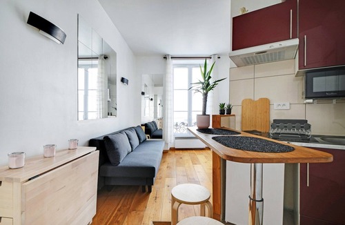 Quartier de Rochechouart Apartment | GuestReady - Neat stay near the wall of Love