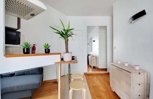 Quartier de Rochechouart Apartment | GuestReady - Neat stay near the wall of Love