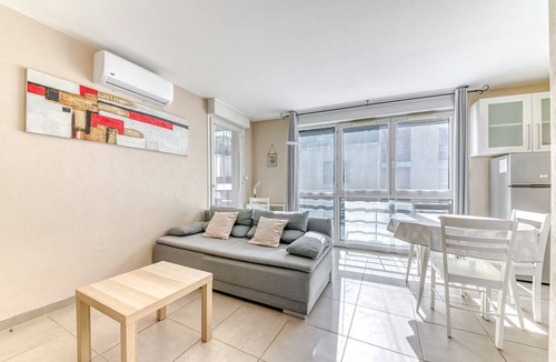 Yves Farge - Le Fleuve Apartment | GuestReady - Sleek sunny comfort near the tram