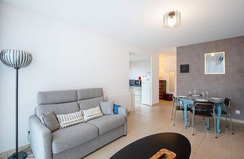 Romainville Apartment | GuestReady - Spacious flat for 2 with a balcony