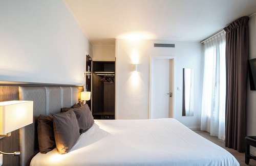 Quartier des Grandes-Carrieres Hotel | Hôtel de Flore - Montmartre