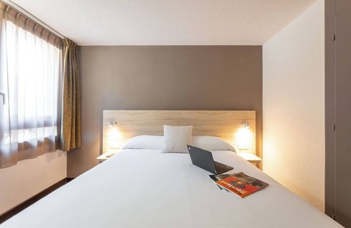Claix Hotel | Hôtel des Trois Massifs, Grenoble Sud Claix