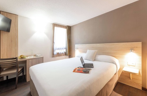 Claix Hotel | Hôtel des Trois Massifs, Grenoble Sud Claix